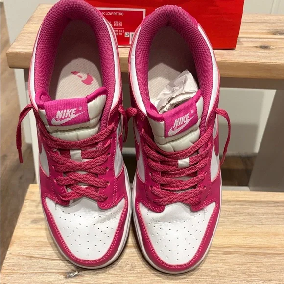 Nike Dunk Low Retro Pink and White Shoes - Picture 4 of 4